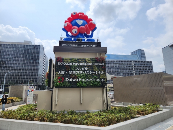 1976年竣工当時の大阪マルビル