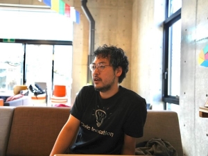 スナバを立ち上げた三枝さん。現在は、ぶどうが原料のクラフトビール「ナイアガラホップ」を造る株式会社たのめ企画にも携わる