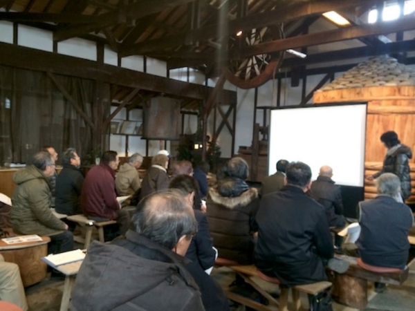 あいちヘリテージ協議会の事務所として利用している蔵の梁にある棟札。「嘉永3年」の文字が見える。「棟札が残っていたらラッキー」なんだそう