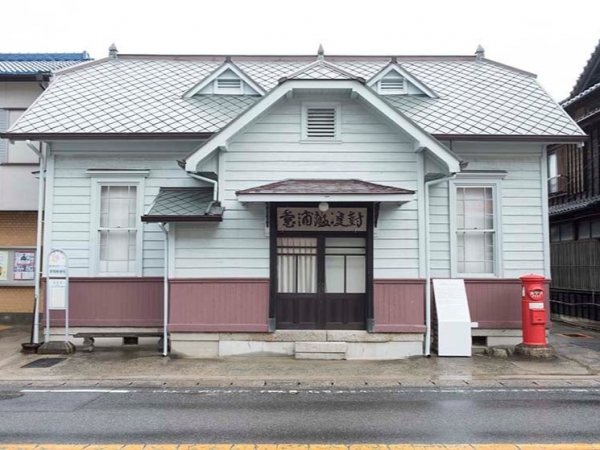 あいちヘリテージ協議会の事務所として利用している蔵の梁にある棟札。「嘉永3年」の文字が見える。「棟札が残っていたらラッキー」なんだそう