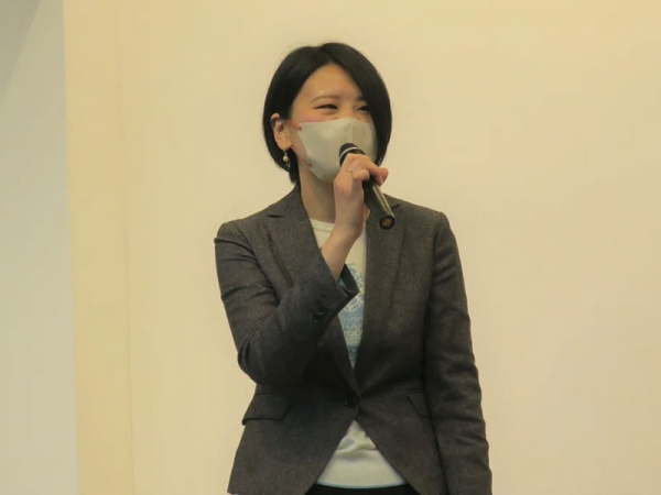 オンライン配信のパネルディスカッションの様子。当日は、Zoomでもイベントの様子が配信された。参加者はオンライン・オフライン合わせて100名近くに及び、関心の高さがうかがえた。 右から、IRIS須藤さん、世田谷区議会議員上川さん、積水ハウス松岡さん、LIFULL龔