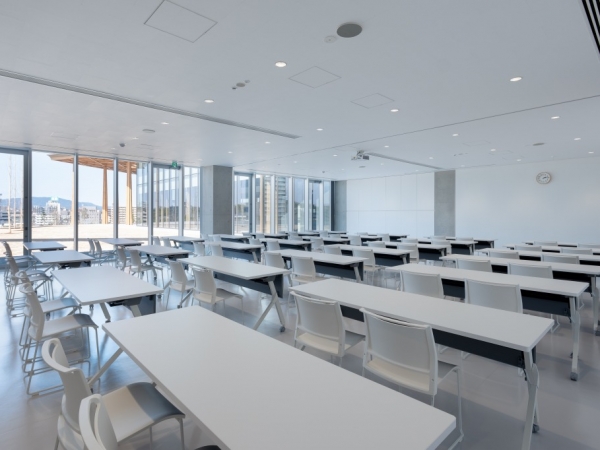 約250平方メートルのセミナールームを、災害対策本部の後方支援として活用できる。普段は、博物館学習に訪れる児童や生徒の学びの場に（画像提供／豊田市博物館）