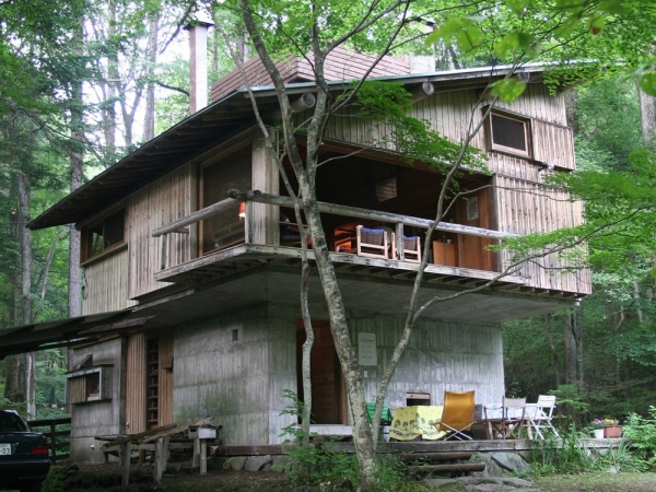 名手・吉村順三の「軽井沢の山荘」。“緻密な愛”で生み出す癒しの空間