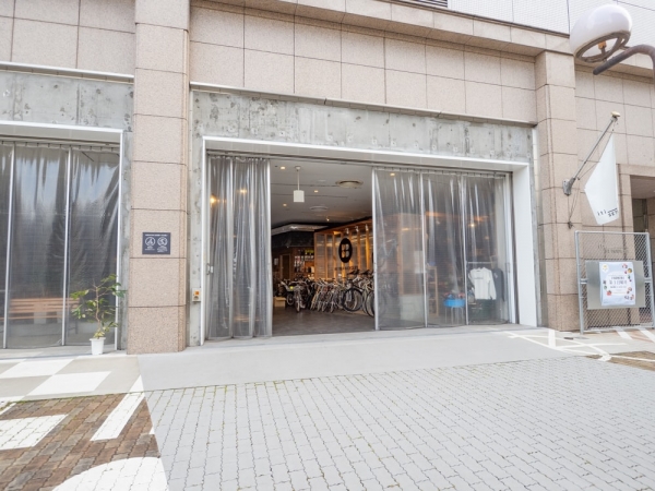 iti SETOUHIでは壁の一部を撤去し、大きな開口部を設けている