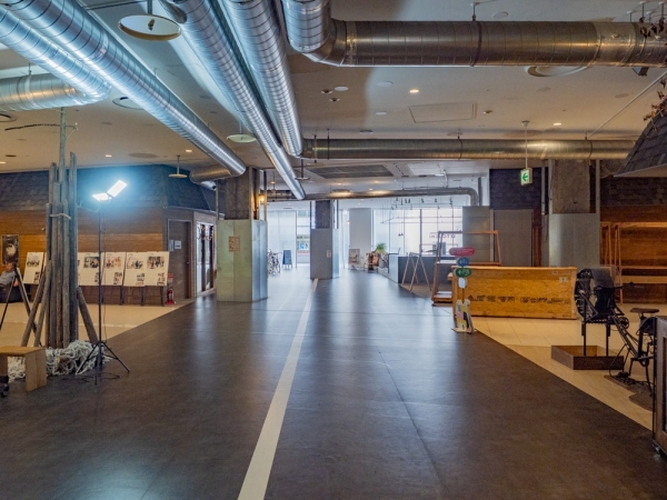 iti SETOUHIでは壁の一部を撤去し、大きな開口部を設けている