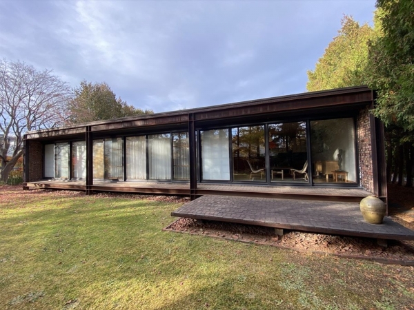 南側外観（写真：宮沢洋）