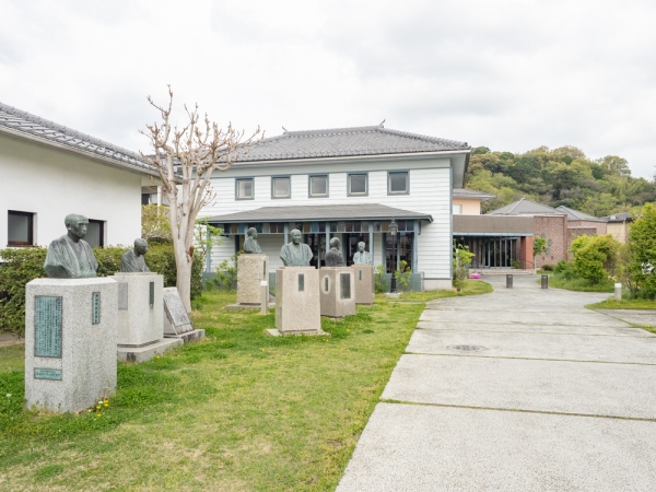 城東・城西地区における主要施設の来訪客数の2018年度と2024年度の比較。途中で新型コロナ禍による停滞はあったものの、<b>いずれの施設も来訪客数は増加</b>している。重伝建選定による知名度向上の影響と考えられる