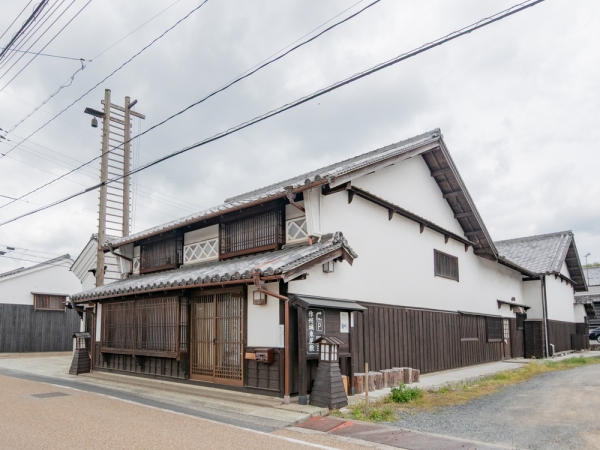 城東・城西地区における主要施設の来訪客数の2018年度と2024年度の比較。途中で新型コロナ禍による停滞はあったものの、<b>いずれの施設も来訪客数は増加</b>している。重伝建選定による知名度向上の影響と考えられる