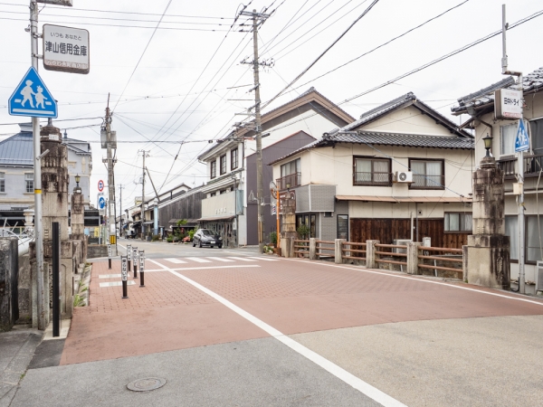 かつて<b>軒切り</b>が行われた城西の西今町の町並み