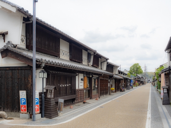 城東・城西地区における主要施設の来訪客数の2018年度と2024年度の比較。途中で新型コロナ禍による停滞はあったものの、<b>いずれの施設も来訪客数は増加</b>している。重伝建選定による知名度向上の影響と考えられる