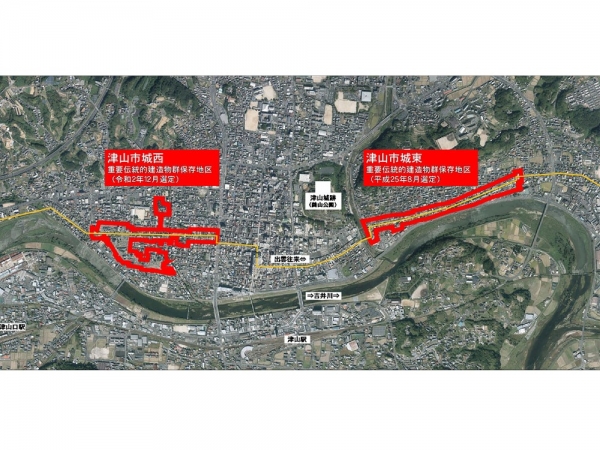 津山城は鶴山城（かくざんじょう）の異名を持つ。明治の廃城令後に建物が解体されたが、高さ約45mにおよぶ巨大な石垣から当時の城の壮大さが分かる。2005年（平成17年）には備中櫓が復元された。鶴山（かくざん）公園として国指定史跡となっており「日本三大平山城」「日本100名城」にも数えられている。また岡山県内屈指の桜の名所であり「日本さくら名所100選」の一つにもなっている（提供：津山市）