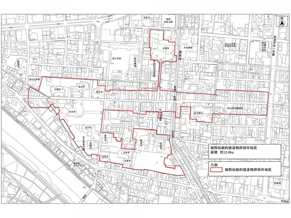 城西重要伝統的建造物群保存地区。出雲街道を中心とした約12haが重伝建に選定された。おもに西部は寺町、東部は商家町だった（提供：津山市）