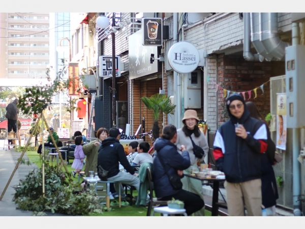 社会実証実験として行われた「伏見路地構想」の様子（提供：umika）