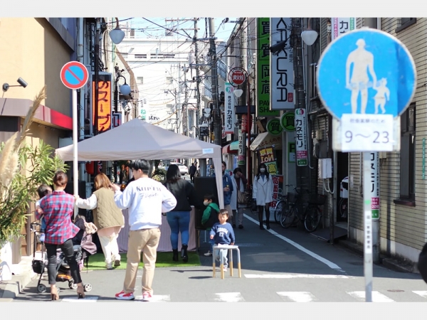 社会実証実験として行われた「伏見路地構想」の様子（提供：umika）