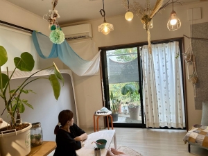 「植物に癒されるんですよね」と話す小高さん