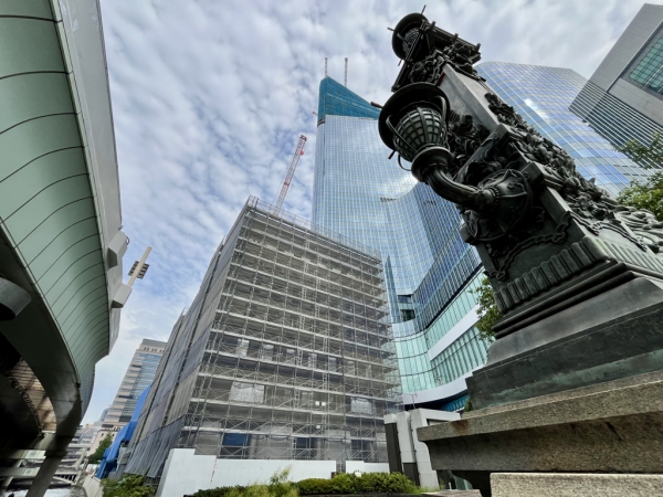 建築工事の状況（日本橋三越本店新館前より撮影）　※2025年6月撮影