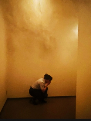 ▲水害への備えとして日頃から用意しておきたいもの。大地震の発生を想定した非常用持ち出し袋では、数日分の非常食や飲料水の用意が基本とされているが、水害の場合は極力身軽な状態で避難することが望ましい