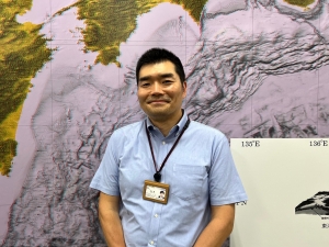 ▲名古屋大学減災連携研究センターで、減災館の開館当初から減災研究を行っている田代喬特任教授（工学博士）。「センターには様々な分野の研究者が所属していますが、私自身はもともと水が専門で、土木をはじめとするライフライン防災に関する研究を担当しています」