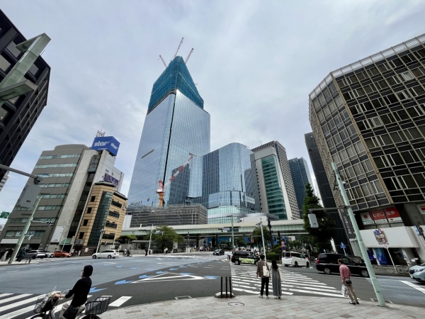 建築工事の状況（日本橋三越本店新館前より撮影）　※2025年6月撮影