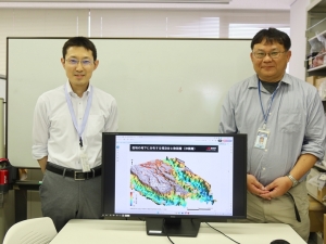 今回お話を伺った産総研の中澤さん（右）とシステムに携わった野々垣進さん（左）