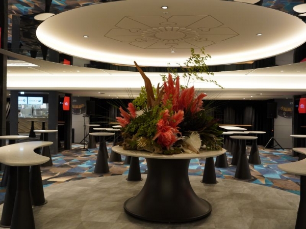 IGアリーナ内の「プレミアムラウンジ」入口。高級感が漂う