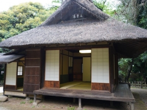 「春草廬」は、賢人としても知られる豪商・河村瑞賢が17世紀後半に関西の淀川改修工事の際に休息所として造った建物