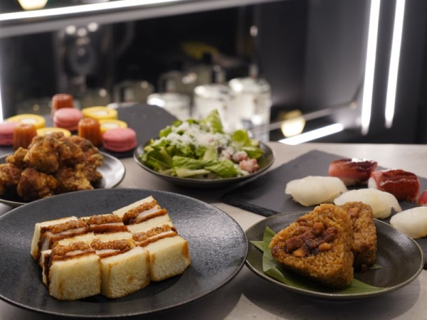 IGアリーナ内の「プレミアムラウンジ」入口。高級感が漂う