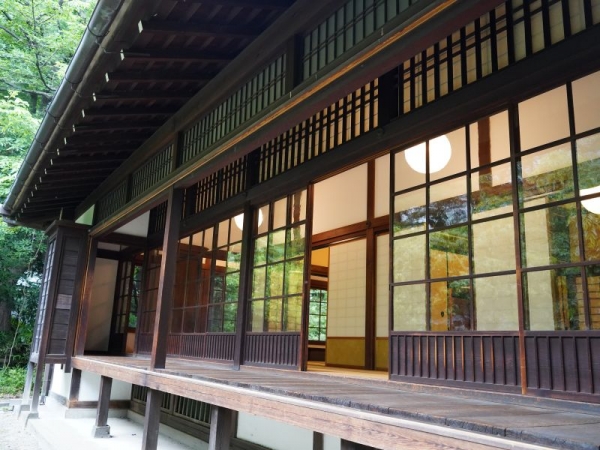 「春草廬」は、賢人としても知られる豪商・河村瑞賢が17世紀後半に関西の淀川改修工事の際に休息所として造った建物