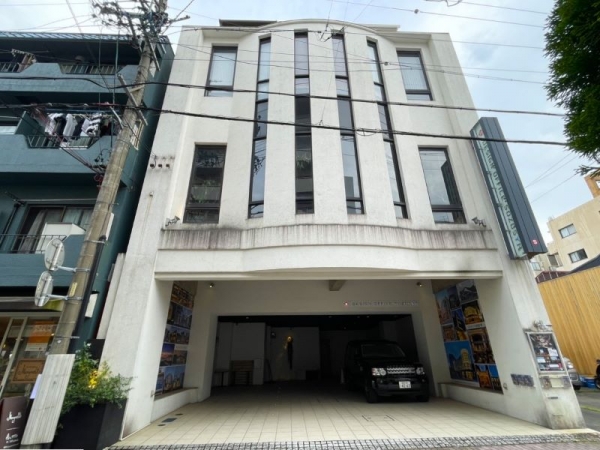 〈ビフォー〉長年放置された銭湯ビル（写真提供：創造舎）