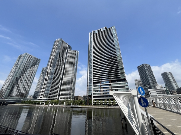 正面：パークタワー勝どきサウス、パークタワー勝どきミッド　※2025年6月撮影