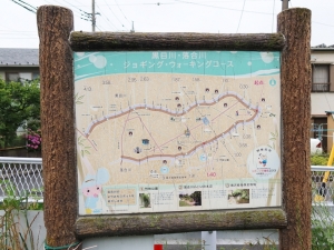 川沿いのウォーキングコースを案内する地図。ペットと一緒にここを散歩するのは楽しい時間になるはず（筆者撮影）