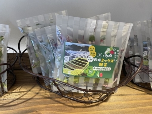 さかのうえんで栽培した野菜を乾燥させたもの。こうしておけば長く販売できる（写真提供/null）