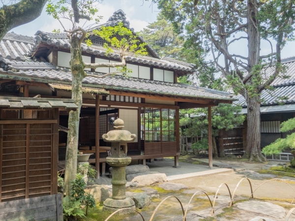 表書院前に広がる庭園