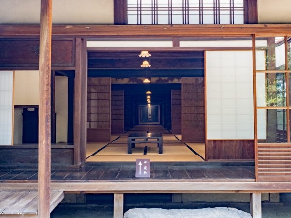 表書院前に広がる庭園