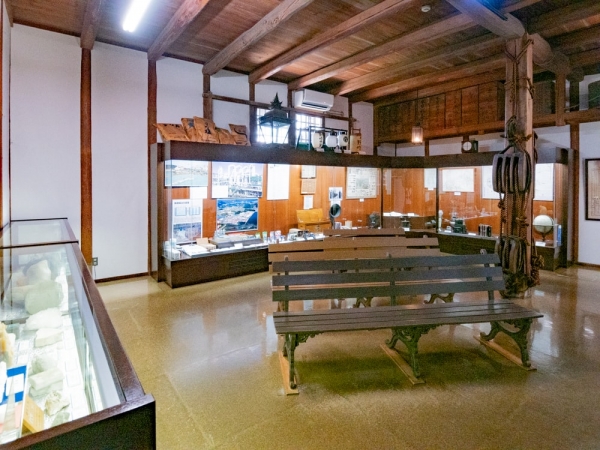 第1展示館に展示されている、入浜式塩田の写真