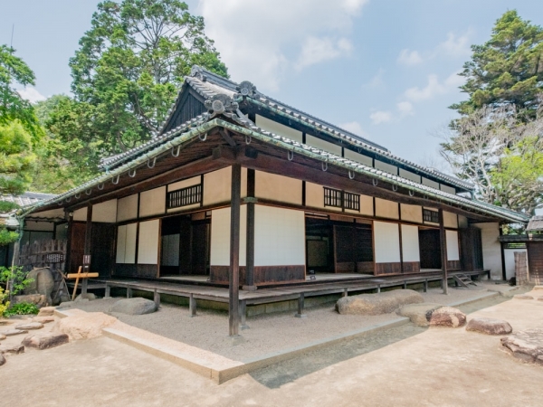 旧野﨑家住宅の全体図。敷地面積は約3000坪、建物の延床面積は約1000坪という広大さ