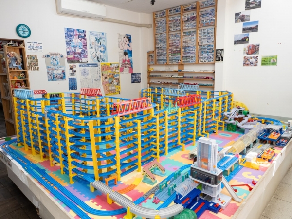 鉄道ジオラマは非常に繊細でリアリティーのある造形