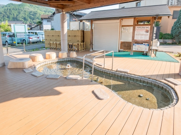 現代玩具博物館・オルゴール夢館の外観。湯郷温泉観光案内所の敷地内にある