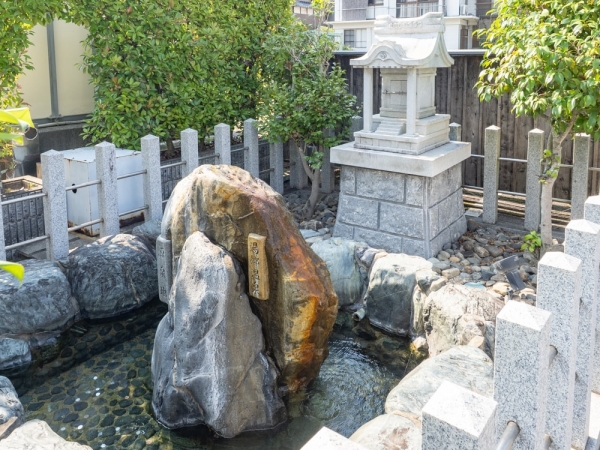 現在の湯郷温泉街の町並み。メインとなる通りは石畳の道にリニューアルされている