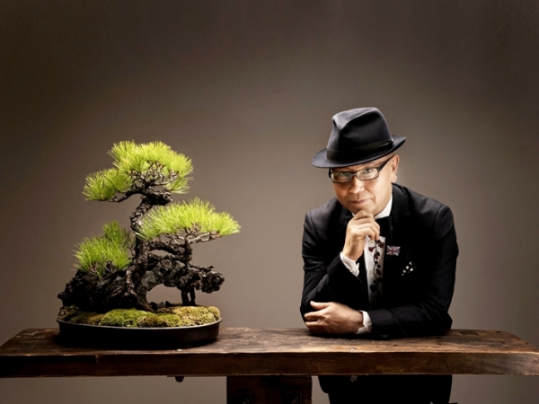 三原庭園から市内を見下ろしたところ。高台であること、途中に坂や階段が多い立地であることがよく分かる。だが、バス停からならさほど距離はない（筆者撮影）