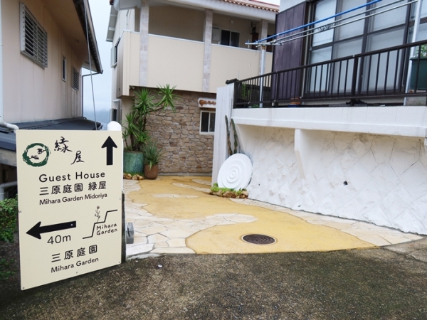 庭園内では苗その他ガーデニング好きの人ならうれしい品が多数売られている（筆者撮影）