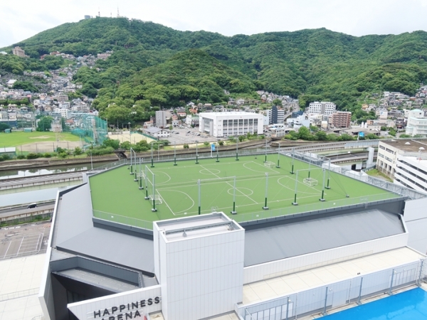 アリーナ内部。こちらもブルーの座席（写真提供/ジャパネット）