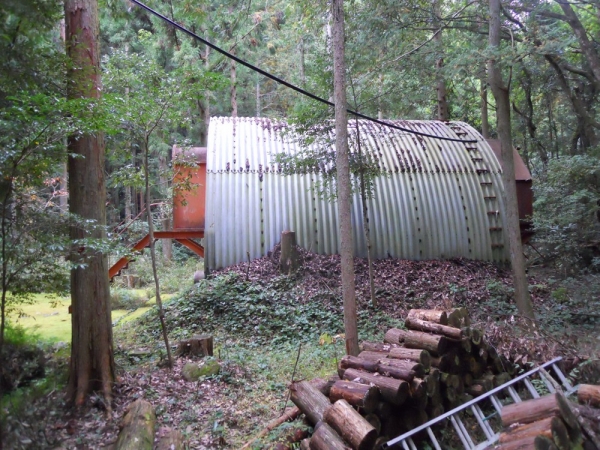 側面から見る（写真：宮沢洋）