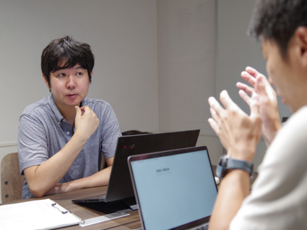 リモートでの打合せに適したボックスが２台設置されている