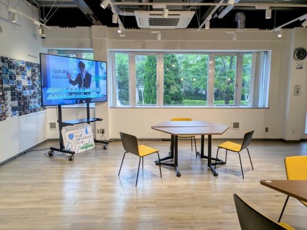 ワーキングスペースは、剝き出しの天井がクールな屋内デザインをつくっている（画像提供：つくば市）