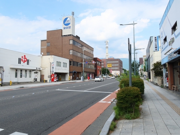 菊の湯外観。首都園では宮造りの壮麗な建物が多いが、それ以外の地域ではシンプルなものが多い（筆者撮影　2025年）