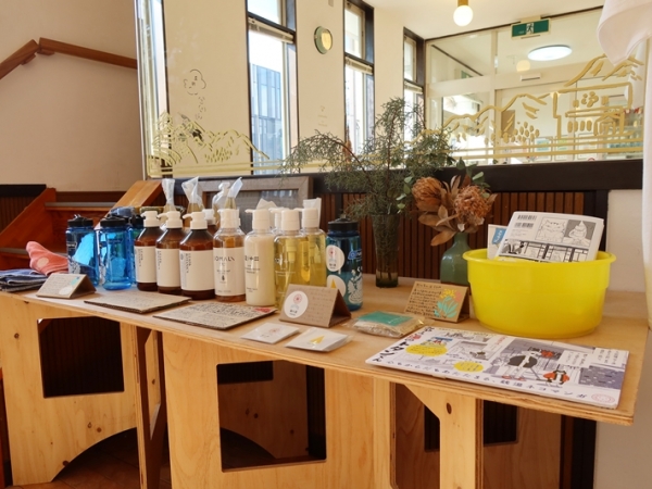 新しくなった菊の湯ではオリジナル商品その他さまざまな品が販売されている（筆者撮影　2022年）