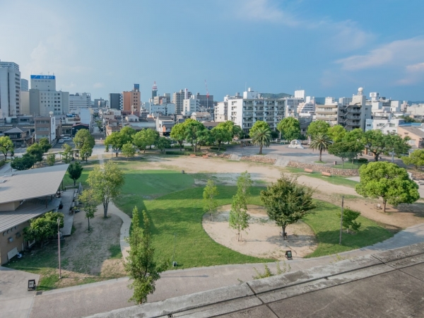 まなびの館ローズコムから見た福山市中央公園