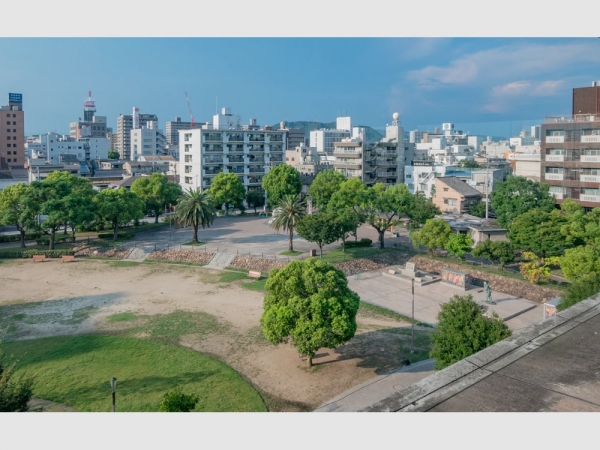 まなびの館ローズコムから見た福山市中央公園