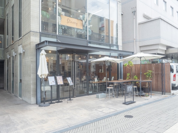 2001年の県庁通り時代から営業するドリンク店「マルゴデリ」